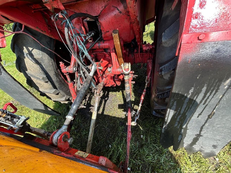 Vând tractor utb 650