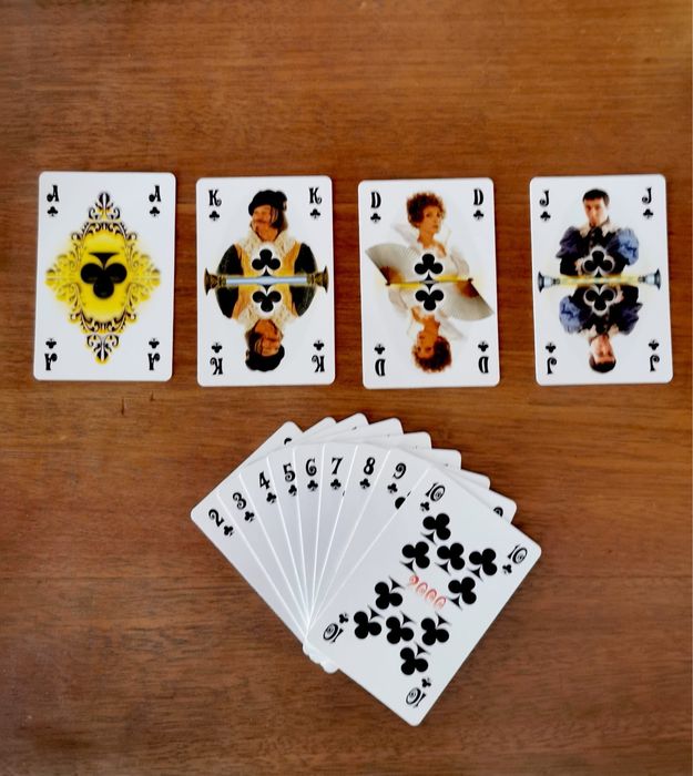 Антикварна дървена кутия с месингов обков с две тестета карти