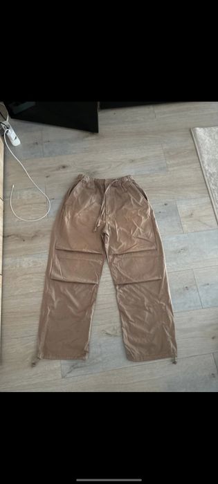 Pantaloni parachute Bershka
