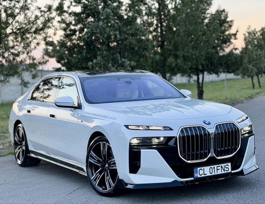 Bmw Seria 7 740d X-drive 2025  Faruri Swvarovski   TV,  B&W Diamond, Sky Lounge, Scaun Spate Vip, Iconic Glow, Masaj, Ventilatie Jante 21 USI ELETRICE