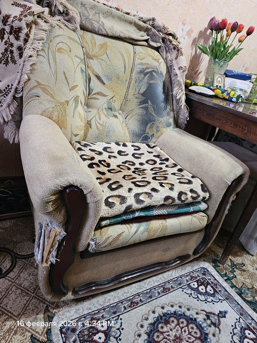 Диван и 2 кресла на дачу бесплатно