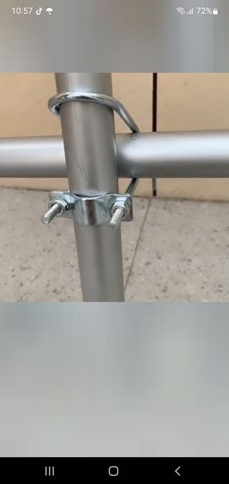 Крепление для труб для стоек