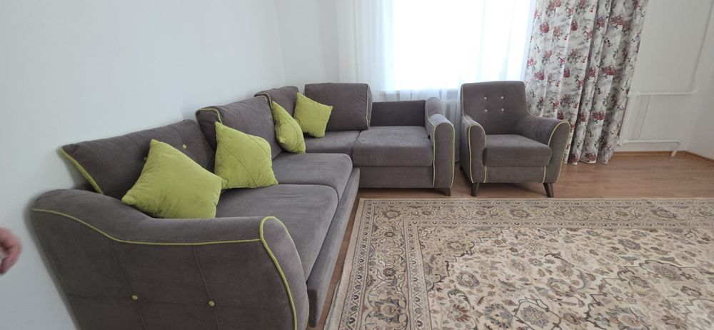 Угловой диван и кресло