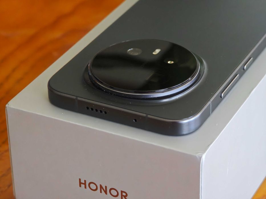 Нов Honor Magic8 16/512 черен;6.58";SD8 Elite Gen5;7000mAh;50x50x64mpx