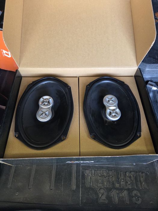 Продам колонки марки JBL
