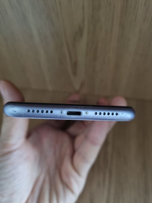 Продам телефон iPhone 11