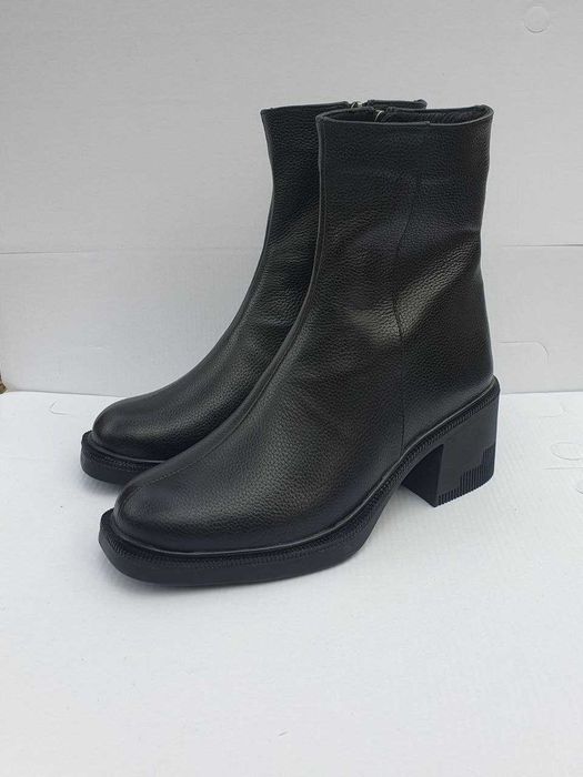 Кожаные сапоги на каблуке от производителя. Размеры: 36-40