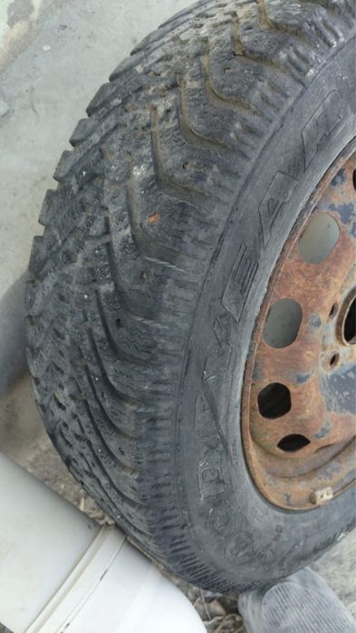 Шины зимние б/у продается