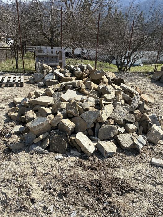 Продавам камък .