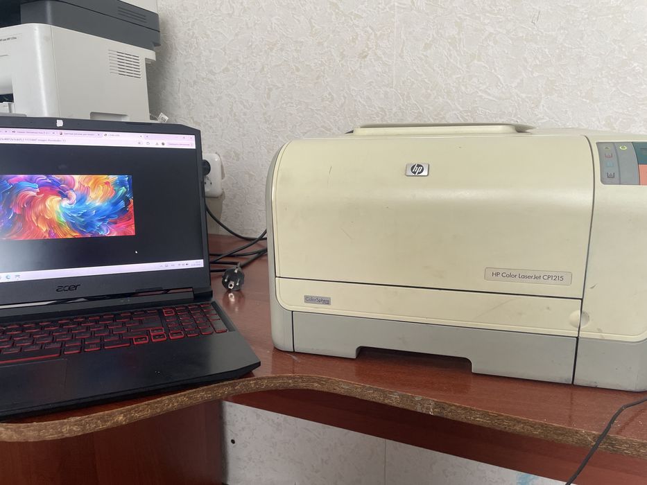 Продам принтер HP Color Jet CP1215