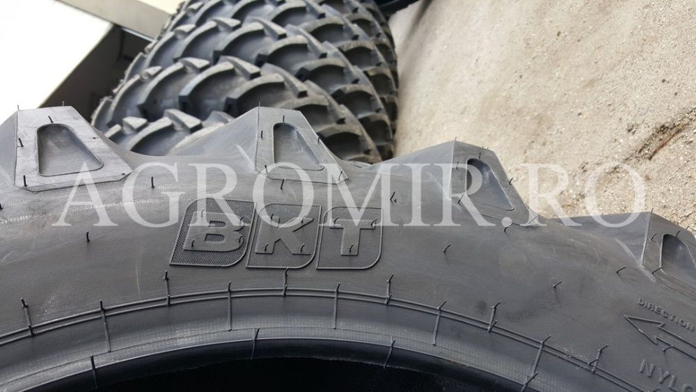Cauciucuri noi 13.6-28 BKT 8 pliuri anvelope pentru tractor