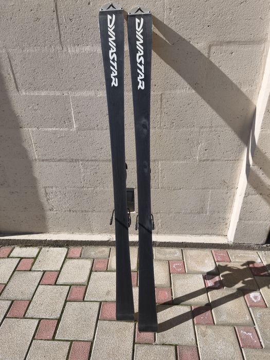 Vând schiuri Dynastar 163 cm.
