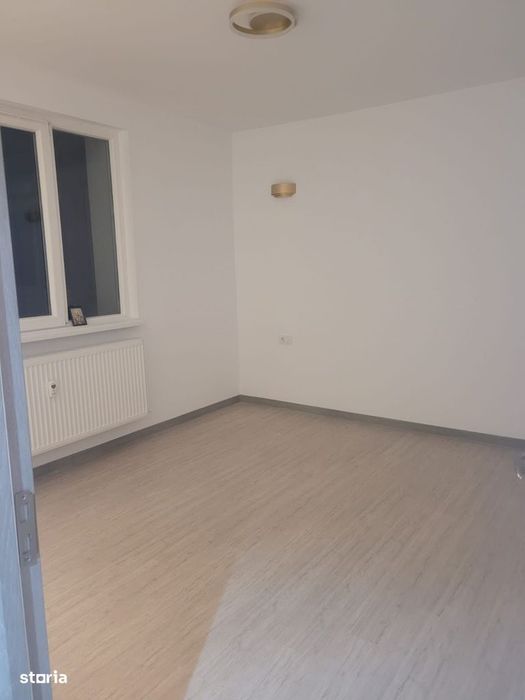 Apartament 2 camere de vanzare Drumul Taberei - Raul Doamnei