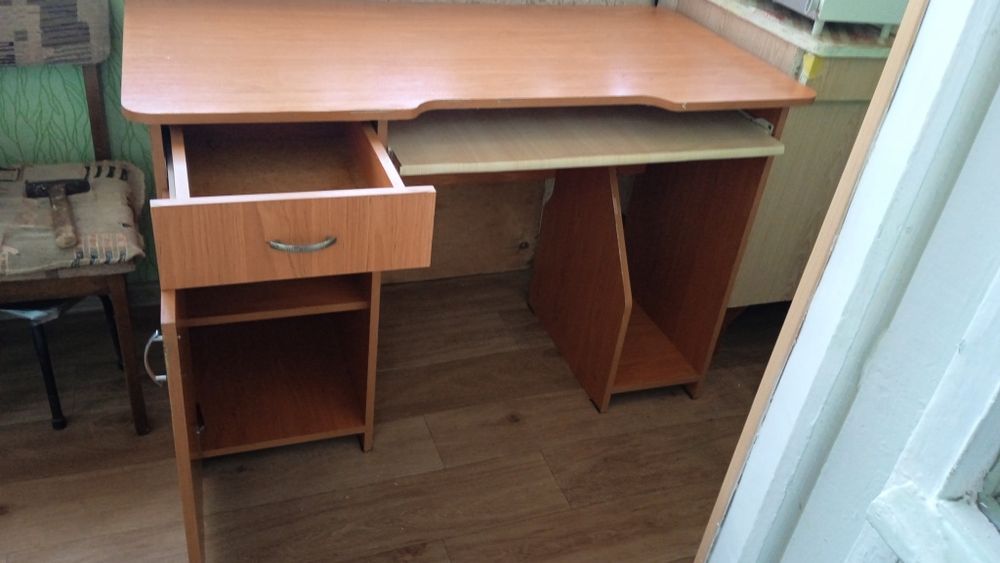 Стол письменный, компьютерный