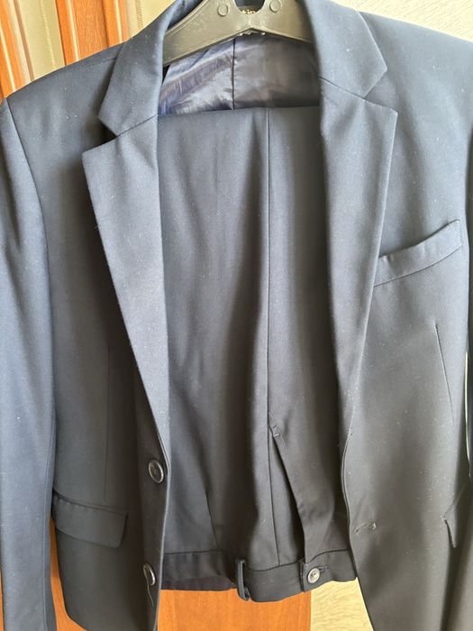 Продается костюм школьный , на мальчика