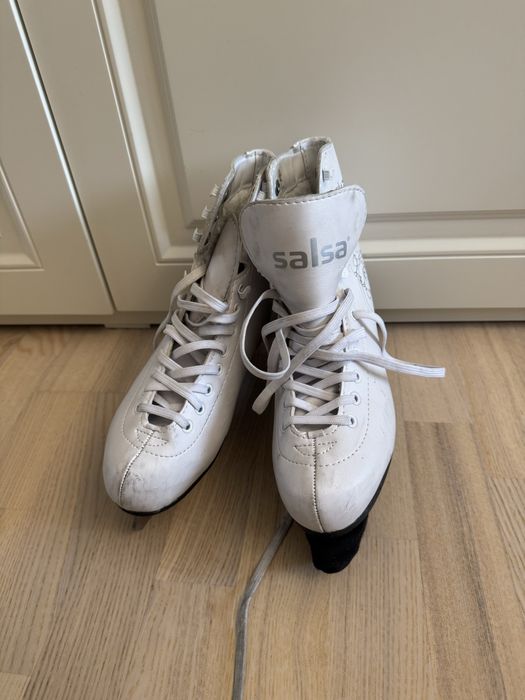 Продаю финурные коньки