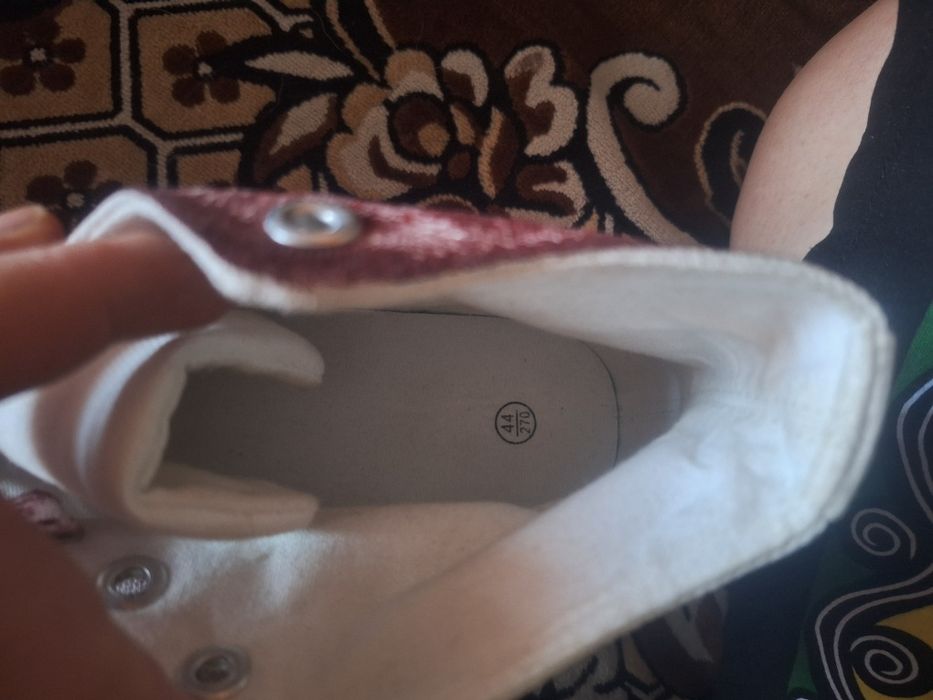 Продам кеды новые.