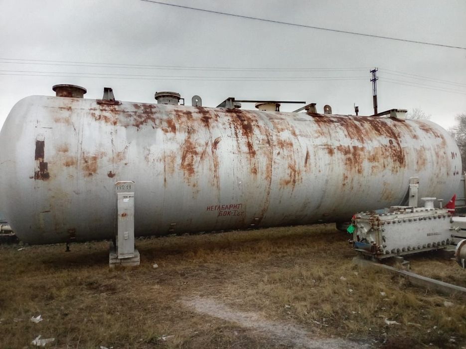 емкость металическую толстостенную обьемом 100 куб.м. стенка 15-17мм