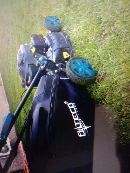 Газона косилка продам