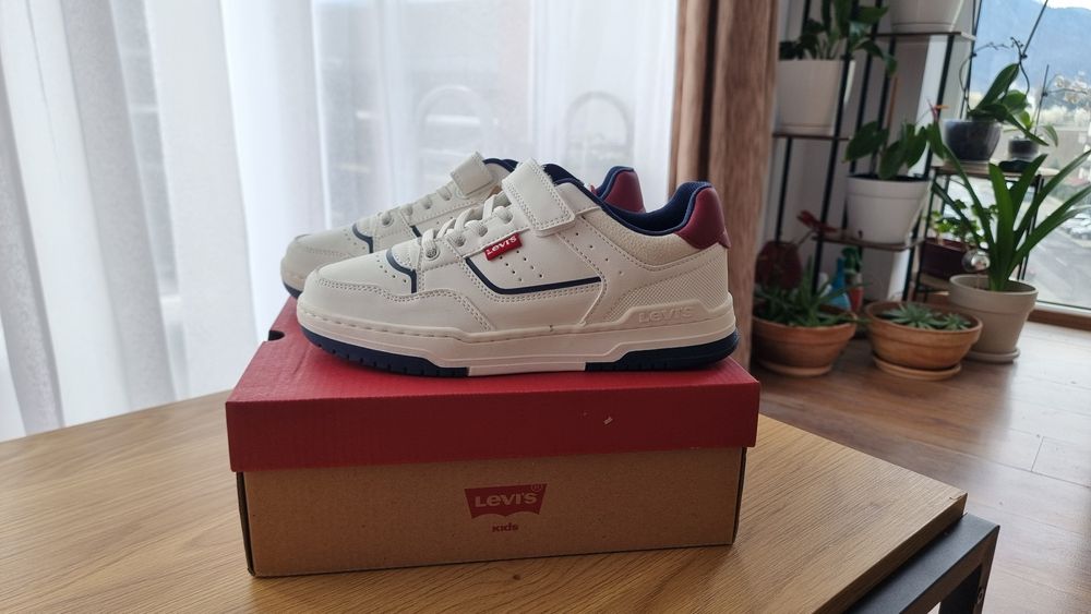 Adidasi Levi's Kids marimea 35