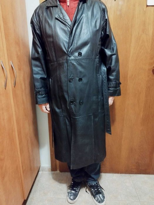 Мъжко черно кожено манто.