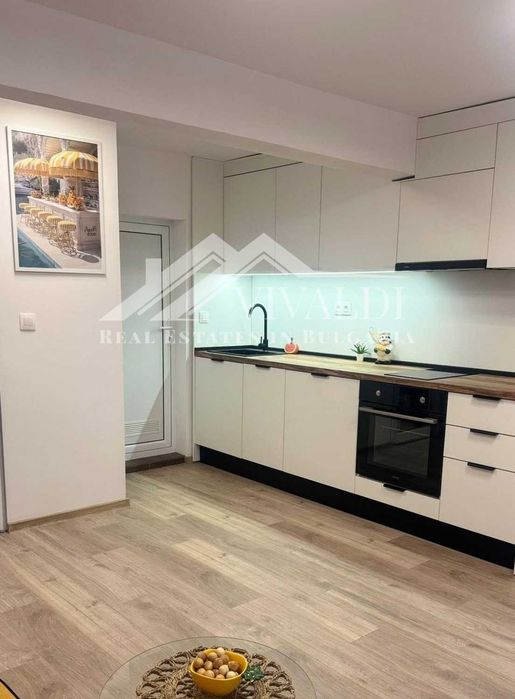 Продава се Двустаен апартамент в Варна, Център - 35 кв.м за 3715 €/кв.м - Снимка #3