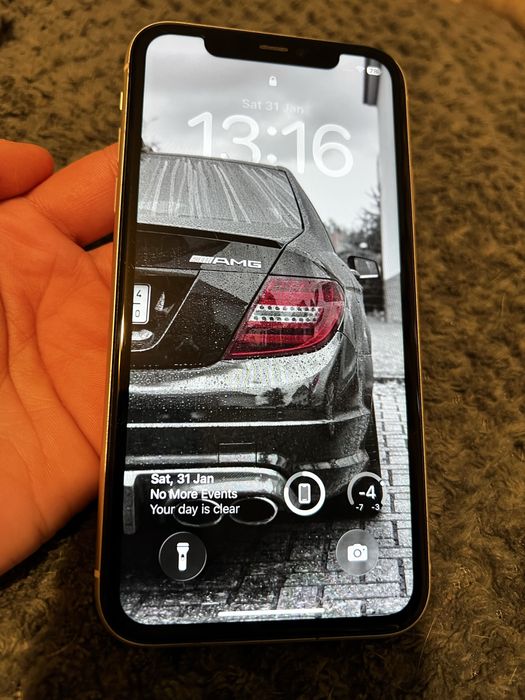 iPhone 11 64gb sticla spate crapată