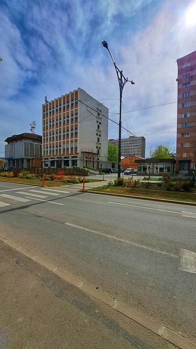 De vanzare in Reșița pe Bd Republicii cladire comerciala de 4etaje