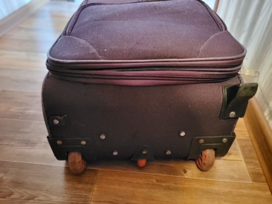 Чемодан 3000 тенге