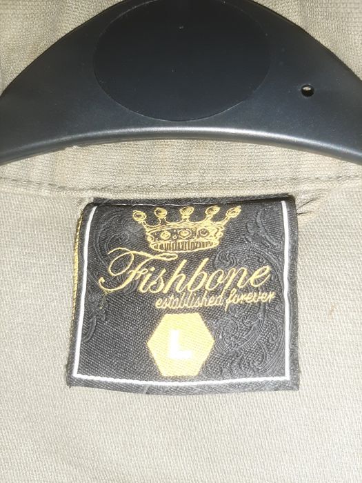 Jacheta cu nasturi și imprimeu Fishbone