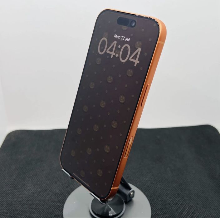 Като нов! IPhone 17 Pro cosmic orange 256 GB