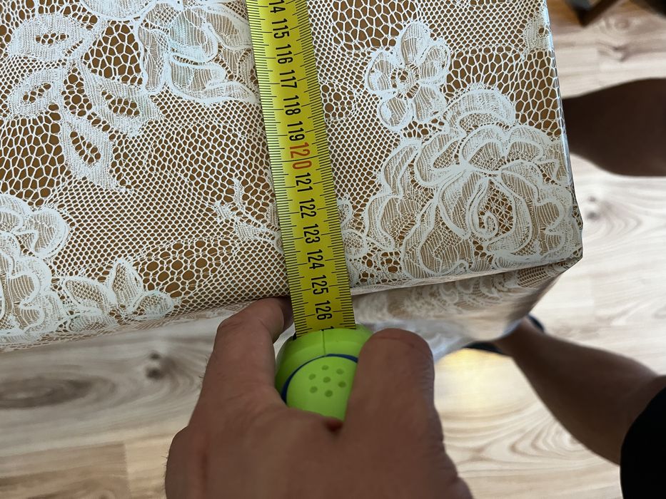 Маса с четири стола