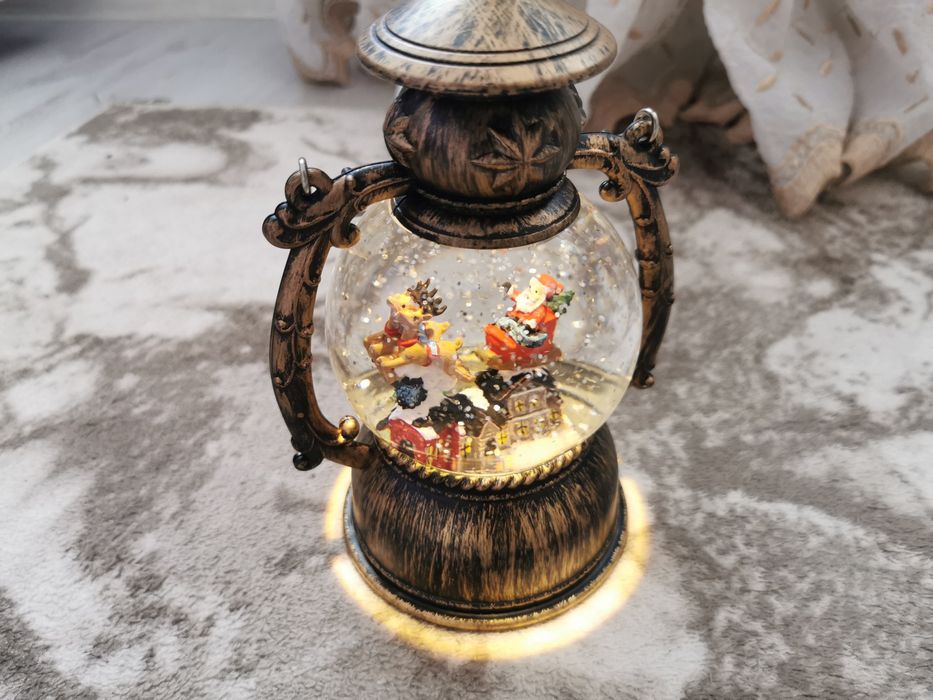 Музикален коледен LED фeнер преспапие