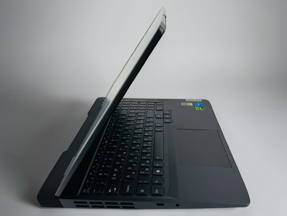 Лаптоп Lenovo LOQ 15" Full HD 144Hz i5-12450 16RAM 512SSD RTX 2050 Перфектен! Гаранция!