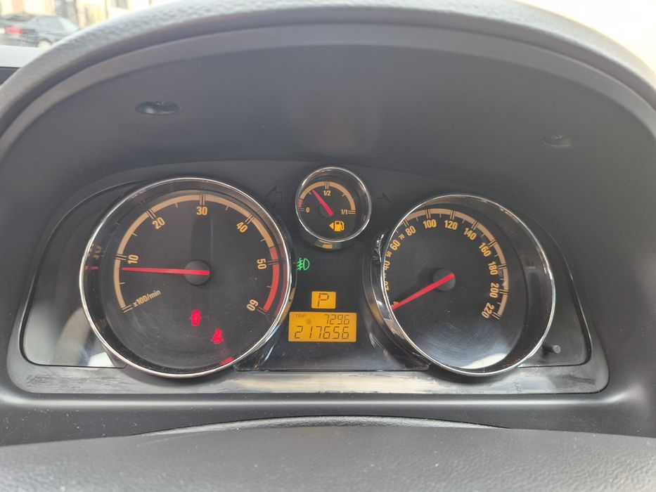 Vând Opel Antara Cosmo, tracțiune integrală 4x4, motor 2.0 CDTI