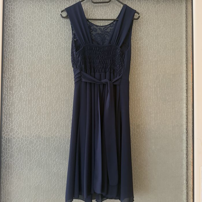 Елегантна рокля в тъмно син цвят