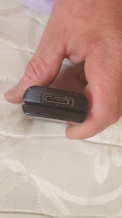 Samsung sgh x160 flip phone 
Funcționează perfect 
Fără alte accesorii