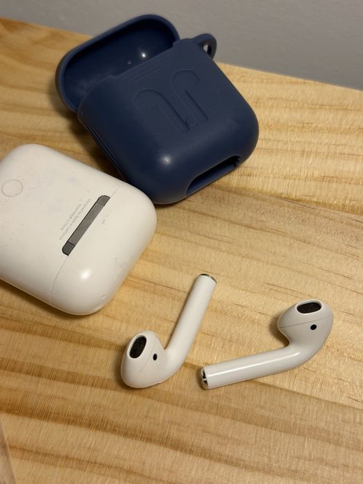 Apple AirPods 2nd Gen