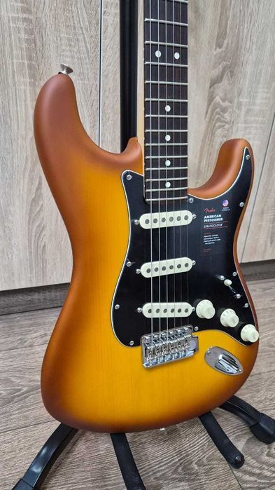 Fender FSR American Performer Stratocaster