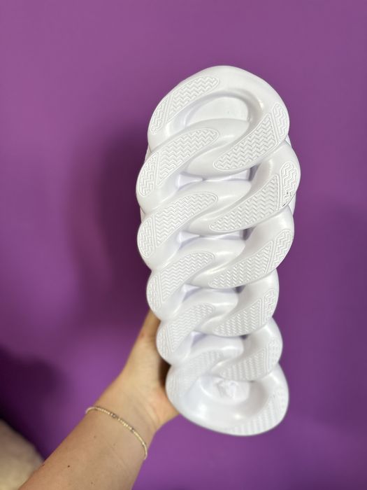 Versace chain reactions