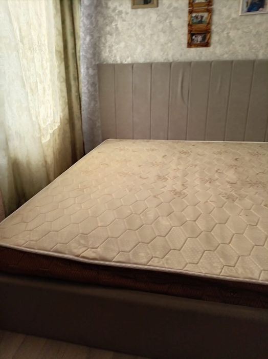 Кровать двухспалка с матрасом