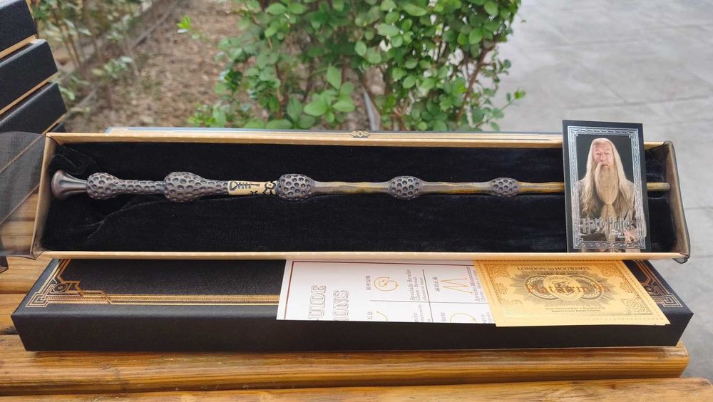 Магическа пръчка Хари Потър – колекционерски модели, 30–38 см, Wizarding World