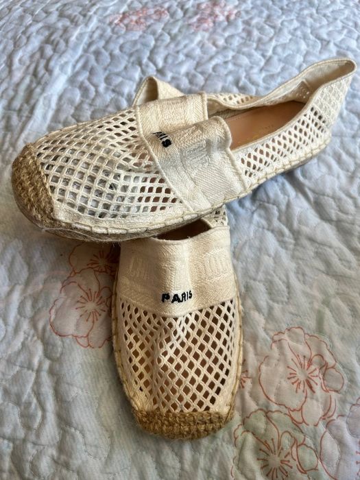 Dior oyoq kiyim sotiladi