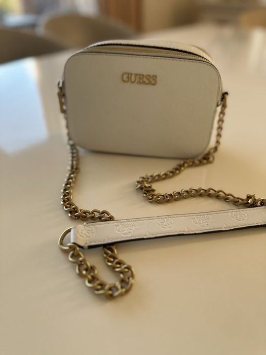 Дамска чанта GUESS
