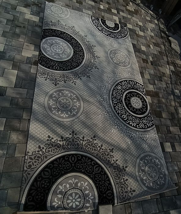 Продаю палас б/у. 2×4метра