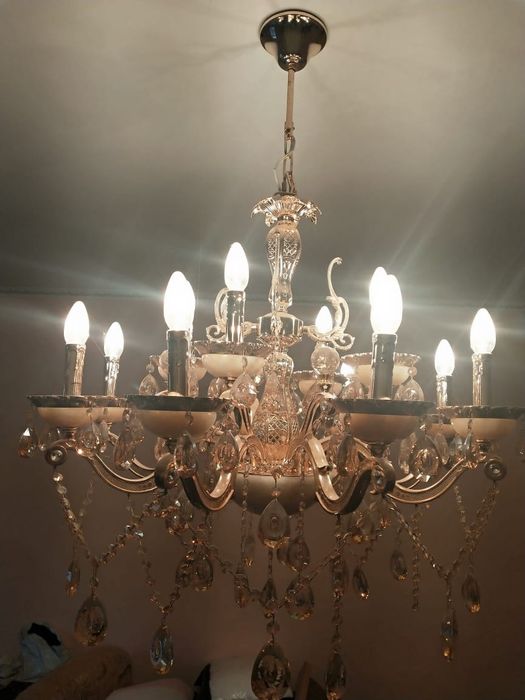 Люстра сатылады.