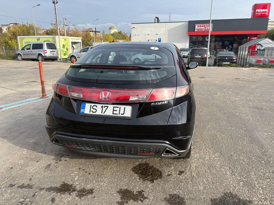 Honda Civic Honda Civic MK8 Hatchback 1.8 i-VTEC i-Shift – 2008  * An fabricație: