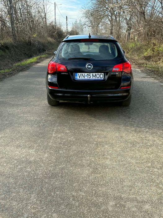 Vând Opel Astra J