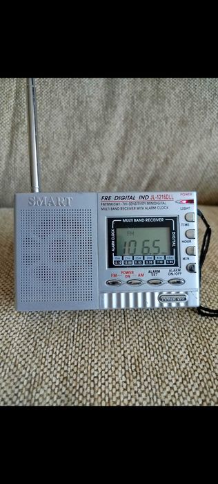 Radio portabil Smart AM FM cu alarma si ceas Functional