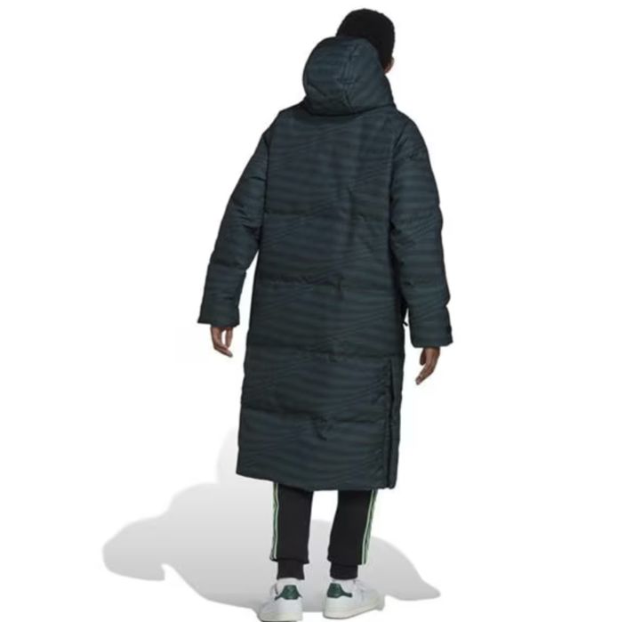 Geaca Adidas Real Madrid, puf rațǎ , lungǎ , rezistentǎ la frig